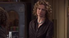 S6 E9: A First Class Flight