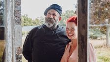 S4 E1: Weddings, Stables and Staircases